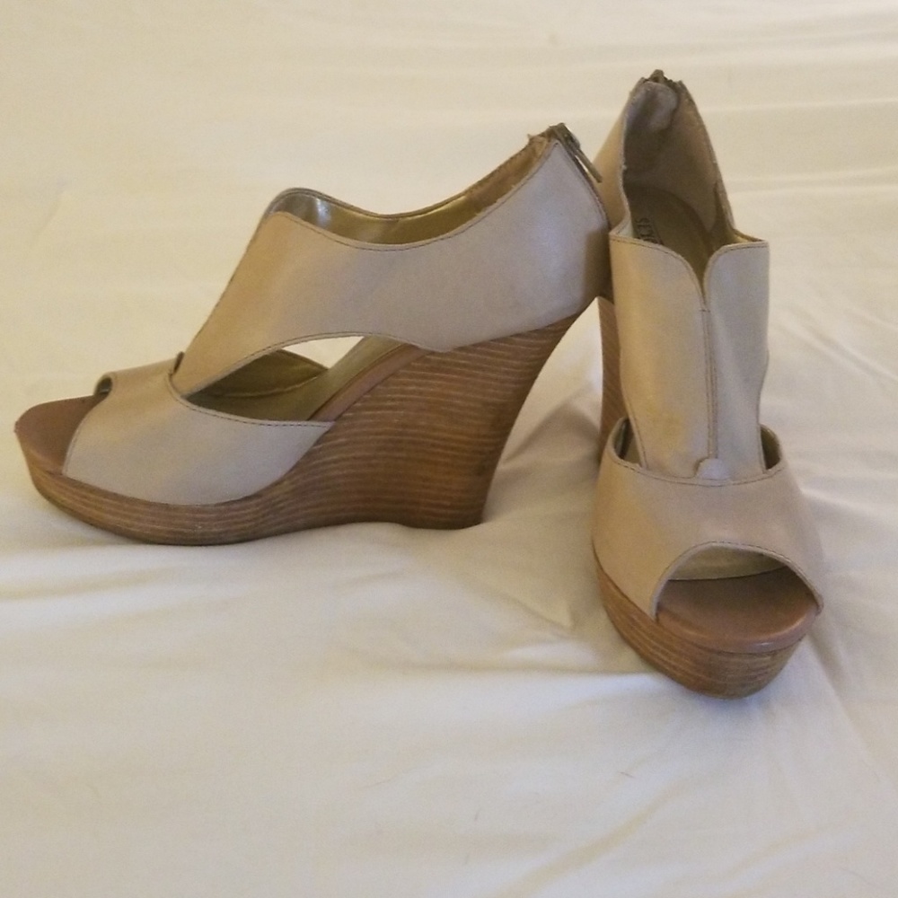 Peep Toe